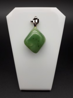 Pendentif jade néphrite