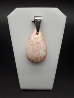 Pendentif scolecite