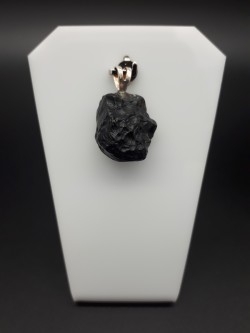 Pendentif tectite