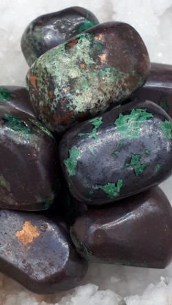 Cuprite/malachite/cuivre