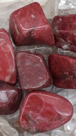 Thulite rouge