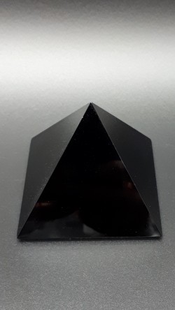 Pyramide obsidienne noire