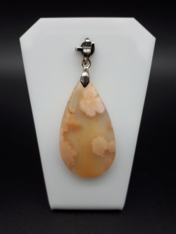 Pendentif agate fleur