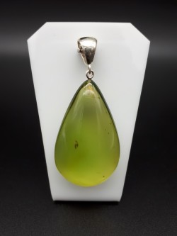 Pendentif ambre vert