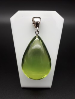 Pendentif ambre vert