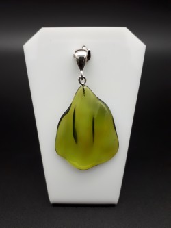 Pendentif ambre vert