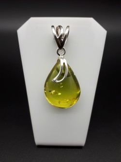 Pendentif ambre vert