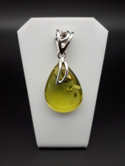 Pendentif ambre vert