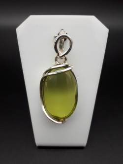 Pendentif ambre vert