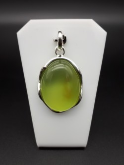 Pendentif ambre vert