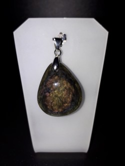 Pendentif obsidienne...