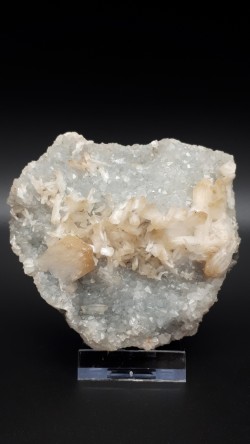 Stilbite sur quartz bleu