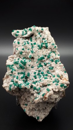 Dioptase sur calcite