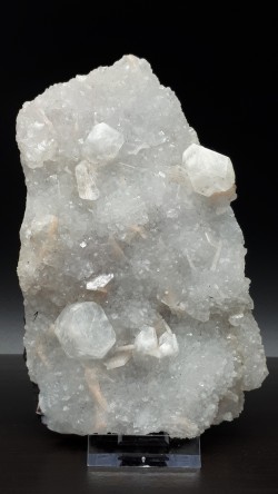 Apophyllite sur quartz et...