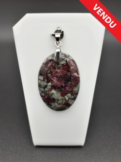 Pendentif eudialyte