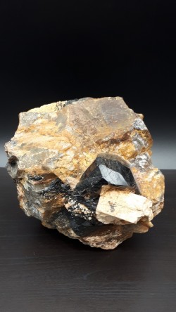 Tourmaline noire, orthose...