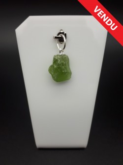 Pendentif péridot brut