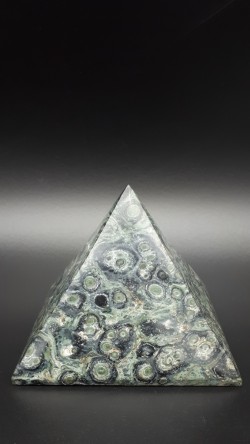Pyramide jaspe Kambaba