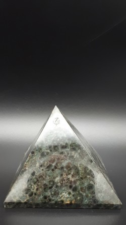 Pyramide jaspe Kambaba