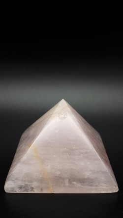 Pyramide quartz rose