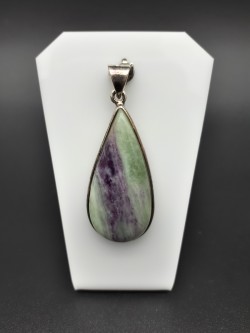 Pendentif kammererite
