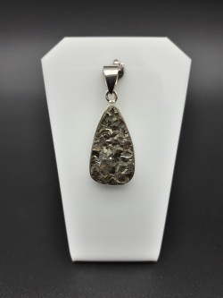 Pendentif pyrite brute