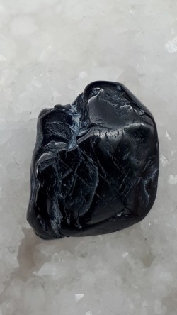 Spinelle noire brute