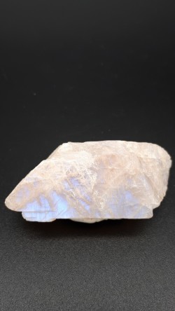 Pierre de lune rose brute