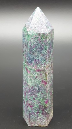 Pointe rubis sur fuchsite