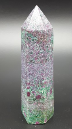 Pointe rubis sur fuchsite