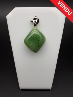 Pendentif jade néphrite