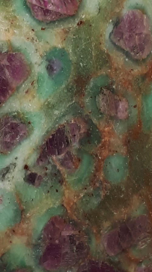 Rubis sur fuchsite